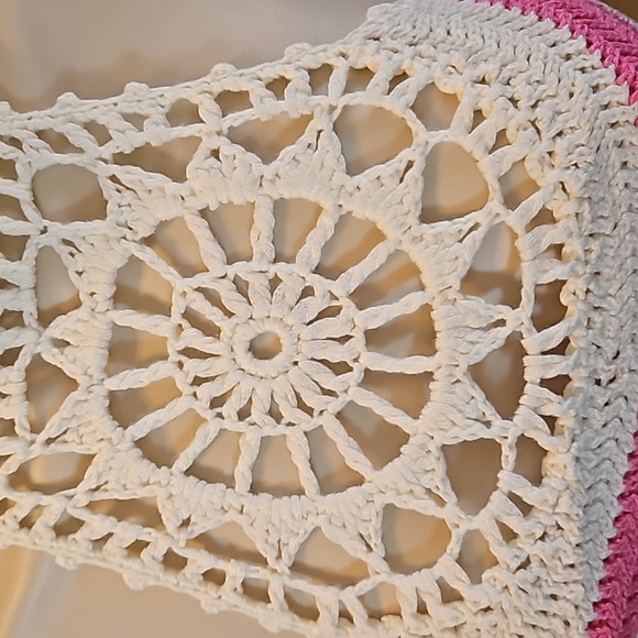 Hand Crafted Crochet Halter Crop Top Floral Granny Square Pink White One Size - Picture 5 of 17
